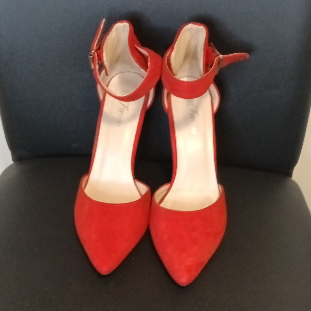 Forever size 7.5 Red pumps